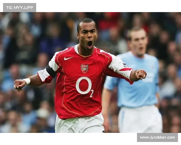 如何判断阿什利·科尔的最佳踢球位置与赛场表现分析